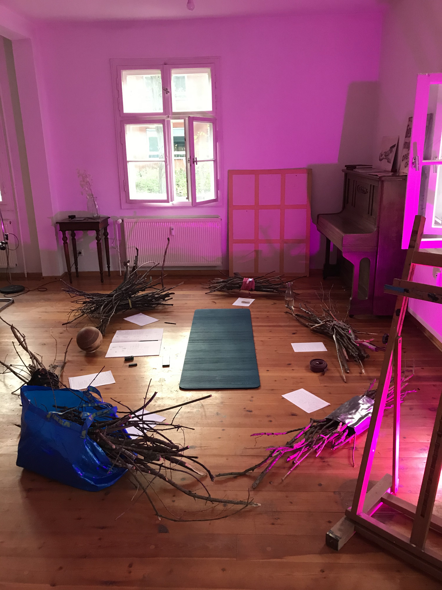 Ashkan Sepahvand, documentation of somatic practice, 2021
